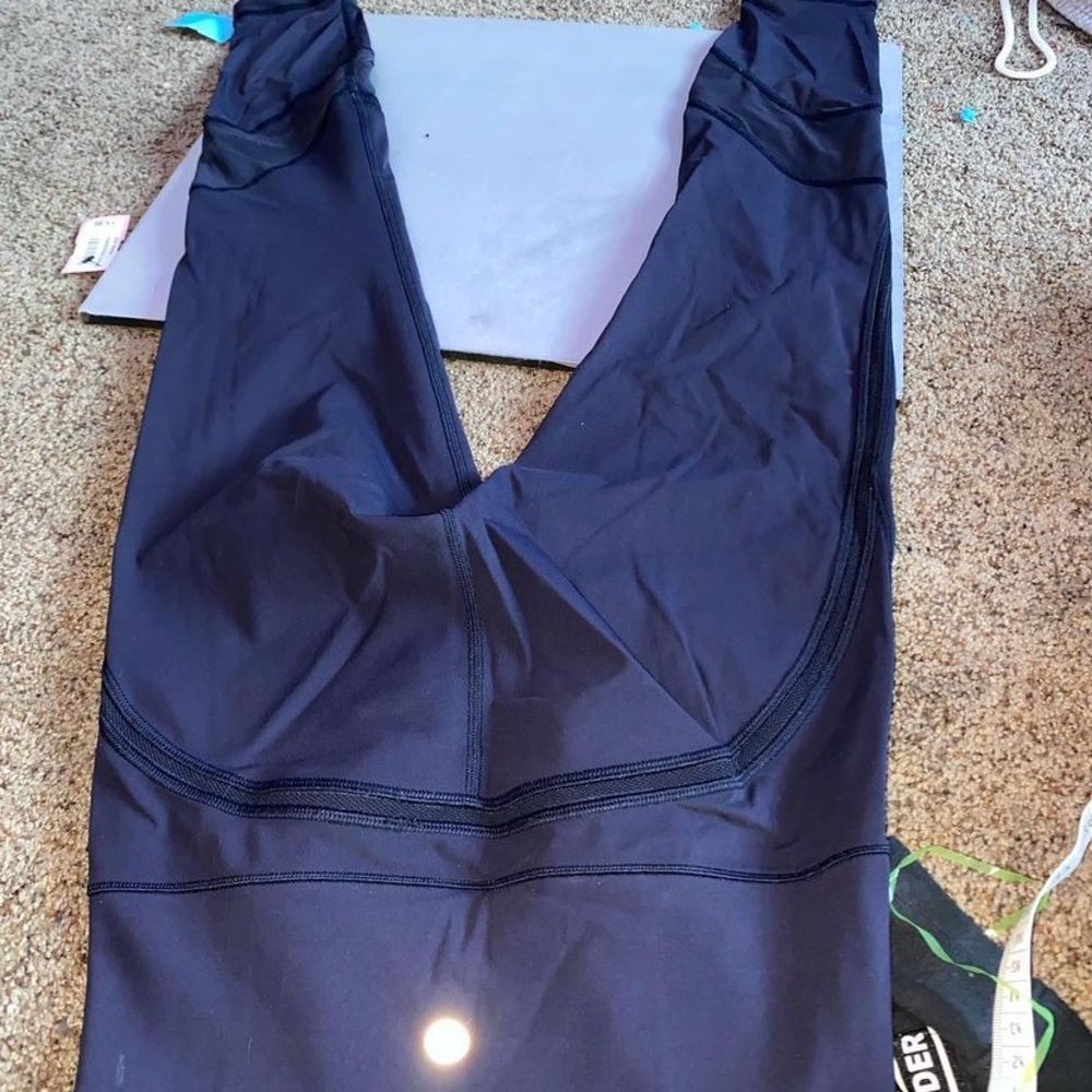 Lululemon navy leggings size 4 (really fits a size 0-4) 25in inseam